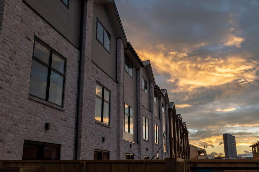 Cloud Nine Elegant Escape Awaits Apartment Christchurch Bagian luar foto